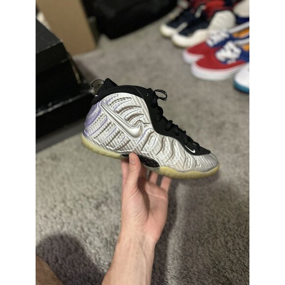 Nike Air Foamposite Pro Silver Surfer 2017 Size 3 Women's 4.5 - Picture 1 of 3